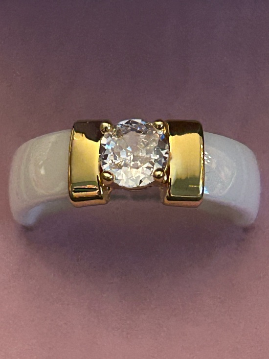 Gold Pulls Jewelry - Unisex White Ceramic Ring with Gold Accents & Clear CZ Center Stone NWOT